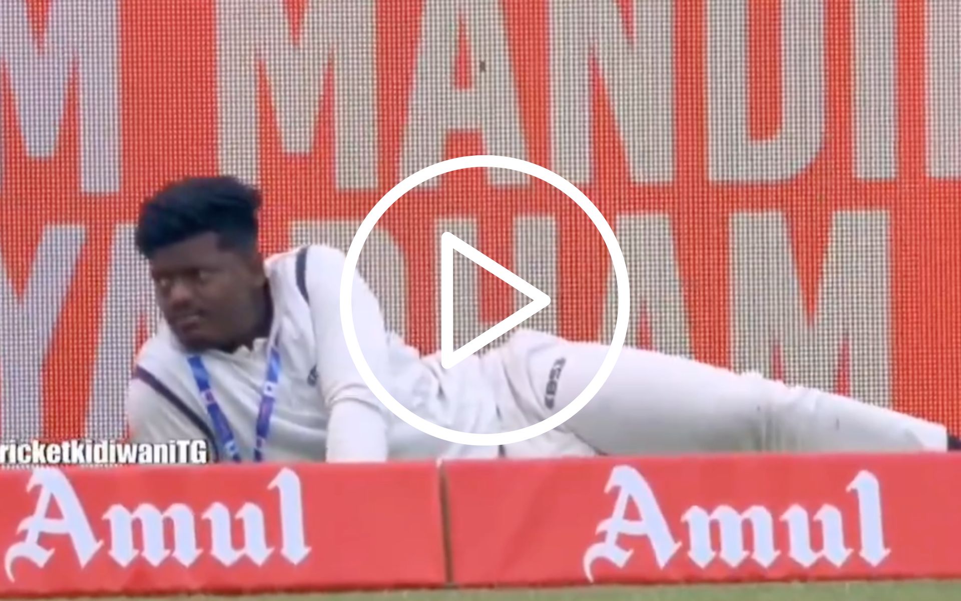 [Watch] 'Wake Up, Old Boy!' - Ravi Shastri Mocks 'Viral Yawning Boy' During Ranchi Test